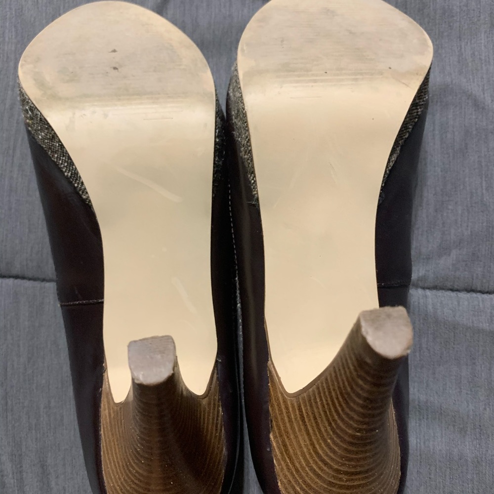 Banana Republic pumps with only a couple scuffs - Picture 4 of 8
